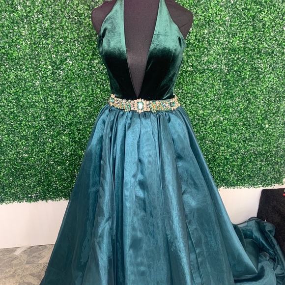Emerald Mac Duggal Pageant gown NWT